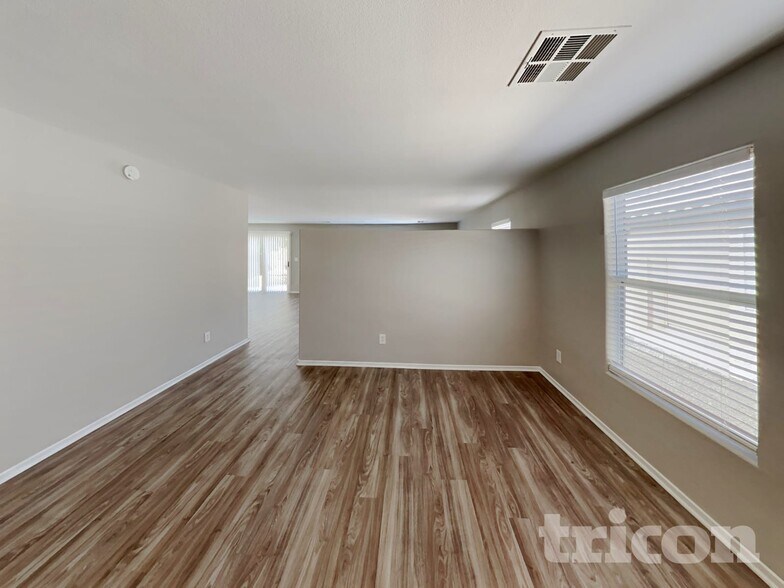 Building Photo - 3144 McLennan Ave