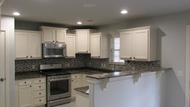 Building Photo - 3507 SW Briar Creek Ave