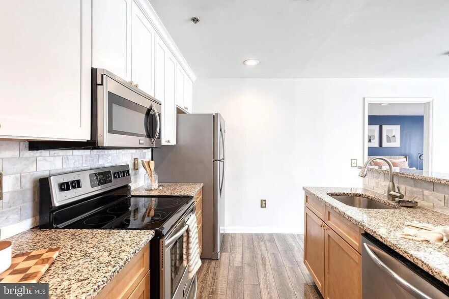 Building Photo - 2702 Lighthouse Pt E