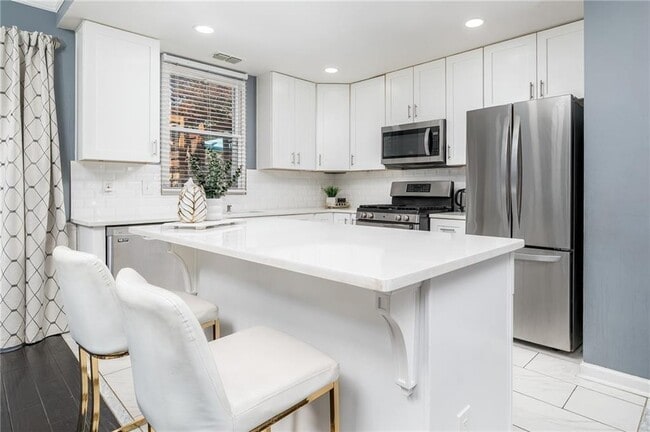 Building Photo - 3539 Mt Vernon Cir