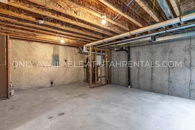 Building Photo - 1786 N 180 E