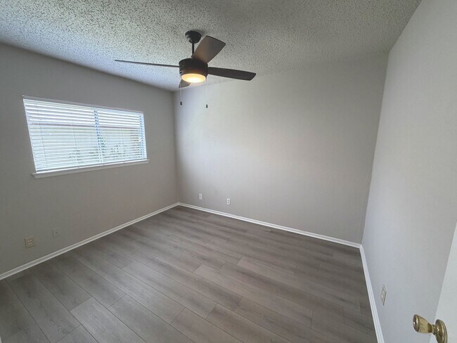 Building Photo - 5263 Charolais Dr
