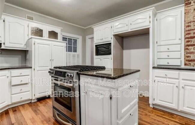 Building Photo - 108 SW Madison St