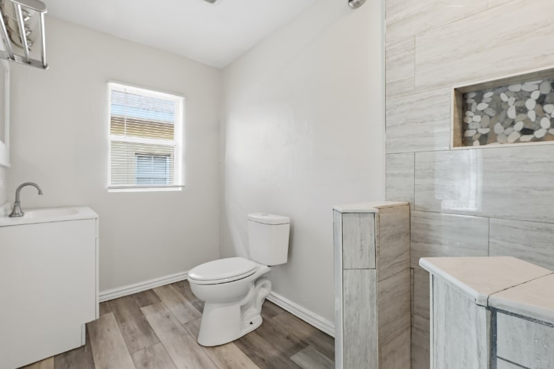 Building Photo - 1031 James Ave S