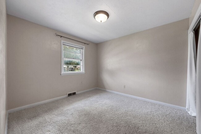 Building Photo - Single Family Home On Convenient, Quiet St...