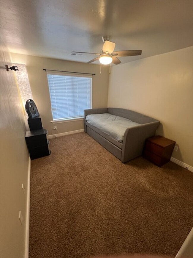 Building Photo - Beautiful 3 Bed 3.5 Bath in Riverton!!