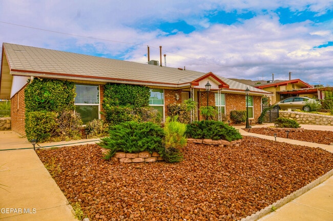 Primary Photo - 5822 Beaumont Pl