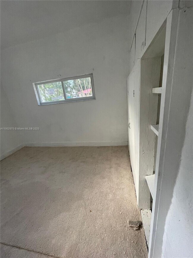 Primary Photo - 640 NE 136th St