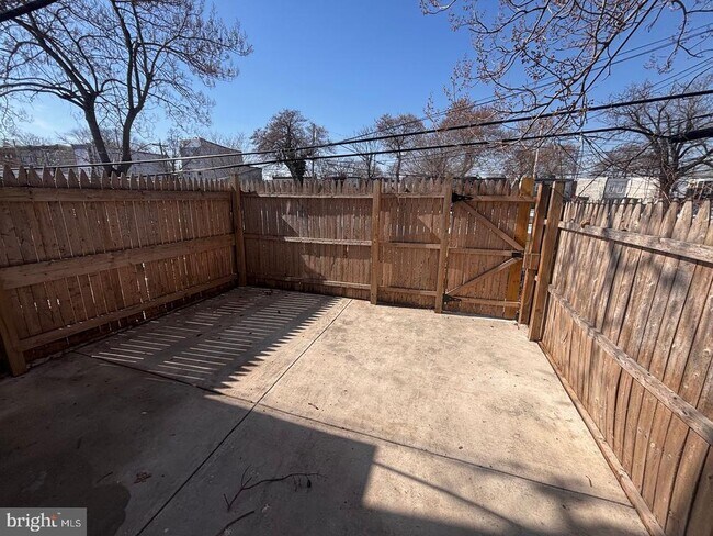 Building Photo - 2324 N Lambert St