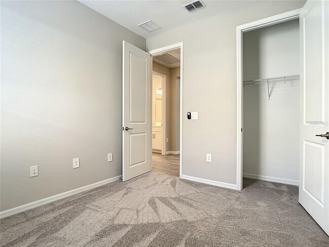 Building Photo - 2675 Ridgetop Ln