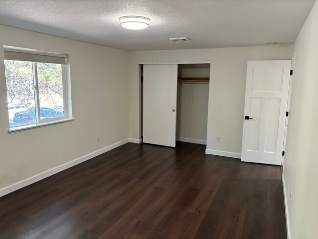 Building Photo - 4 Bed Home 20 Minutes From Mt. Bachelor