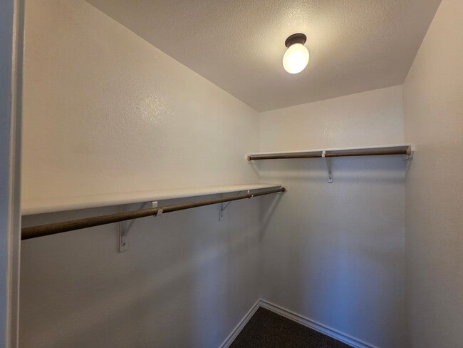 Building Photo - Town home for rent