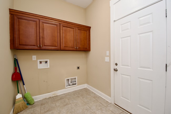 Building Photo - Executive Rental in Cypress Point S/D