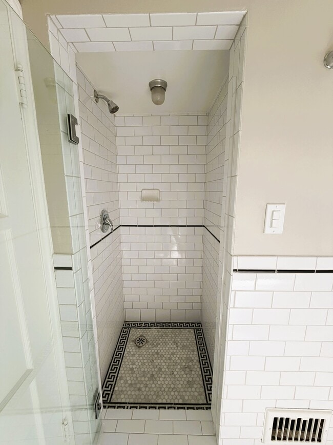 Building Photo - 1803 N Flower St