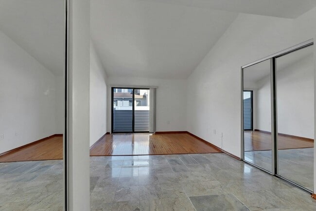 Building Photo - 806 Spinnaker Ct