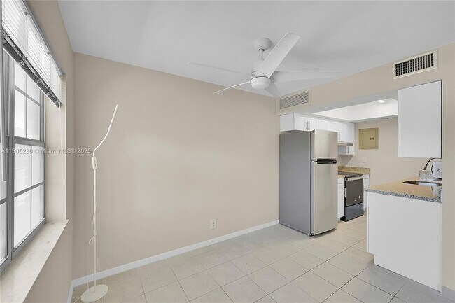 Building Photo - 3217 NE 11th St