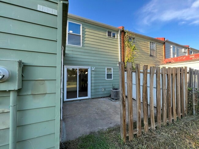 Building Photo - 1901 Beaver Rd