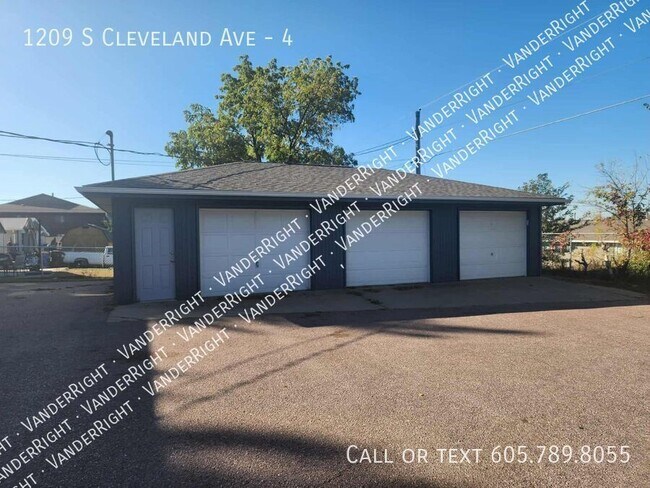 Building Photo - 1209 S Cleveland Ave