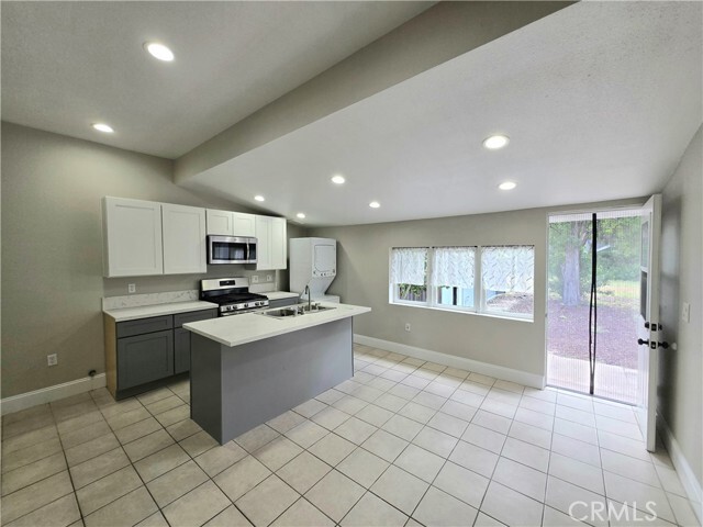 Building Photo - 298 N 6th Ave