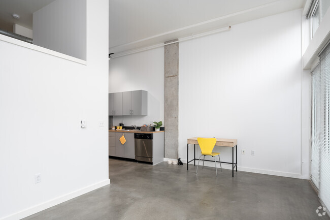 1BD, 1BR - 570SF - 19th & Mercer