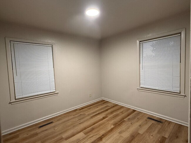 Building Photo - 2607 N Poplar St