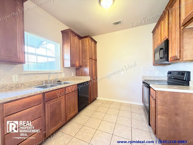 Building Photo - 916 Parkplace Ridge