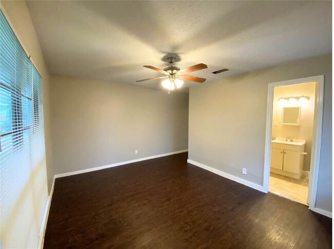 Building Photo - 5767 Flamingo Dr