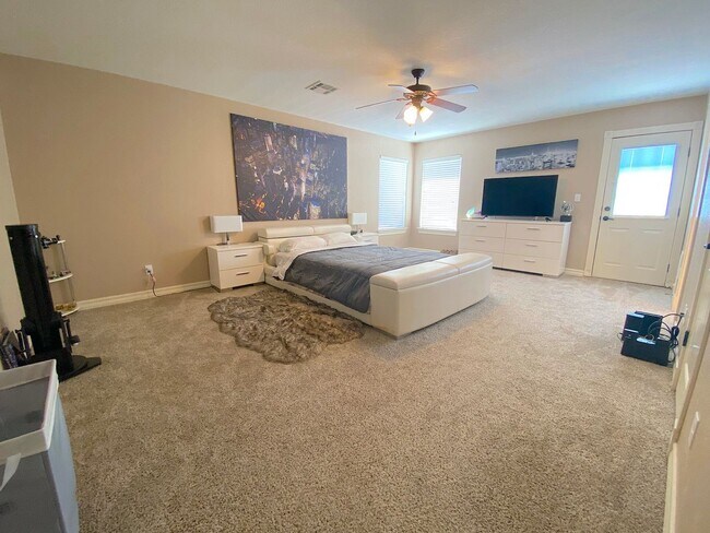 Building Photo - East El Paso Refrig A/C 4bed across from Park!