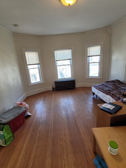 Building Photo - 24 Park Ave