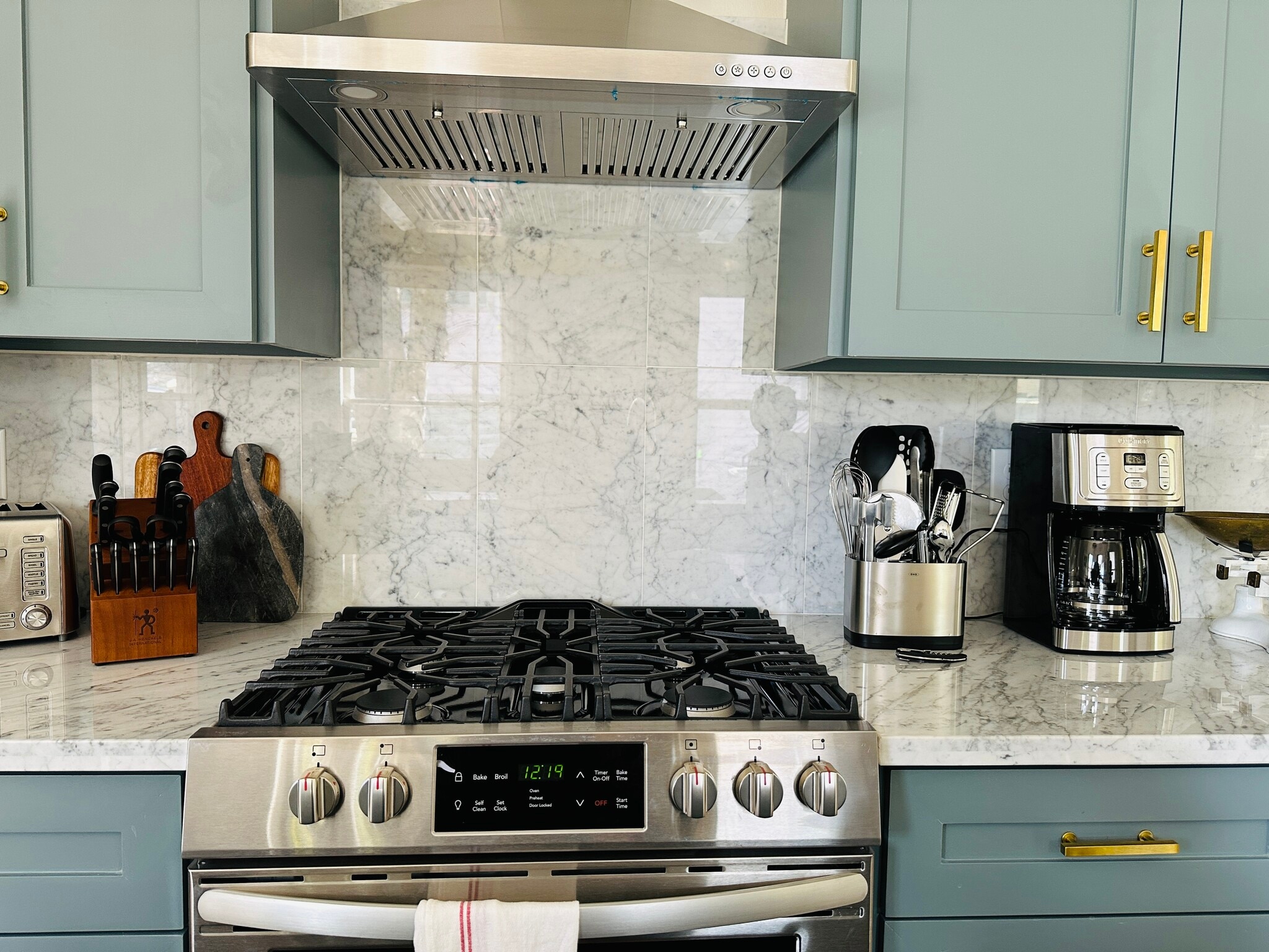 Gas cooking - 2506 Rosedale St