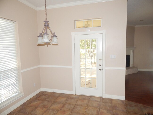 Building Photo - 16554 Beauregard Dr