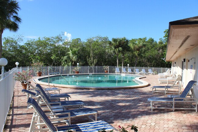 Building Photo - 2/2 Condo with Marina and River Views-Includes cable and water