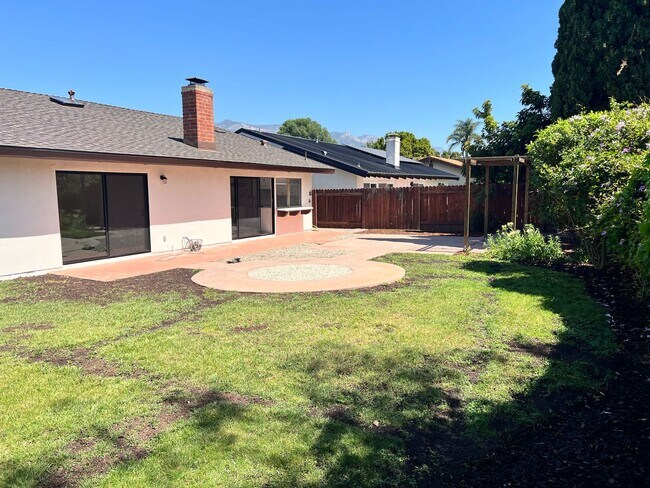 Building Photo - Updated 3 bedroom Home