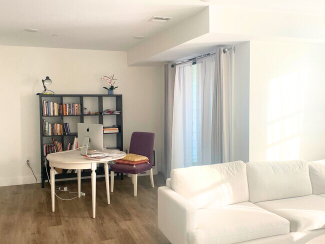 Building Photo - 173 Magnolia St