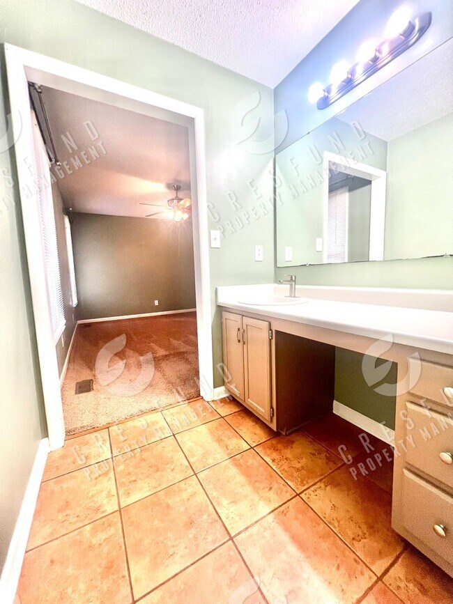 Building Photo - Exceptional value for a 3 Bedroom 2bath Fenced yard home close to Ft. Bragg