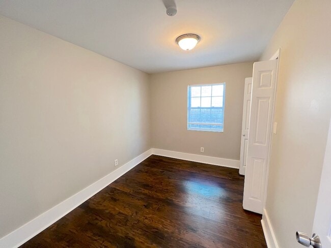 Building Photo - 704 E 32nd St