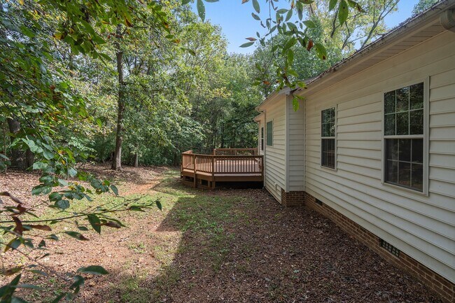 Building Photo - Pittsboro Three Bedroom Home with Large bonus August Availability!