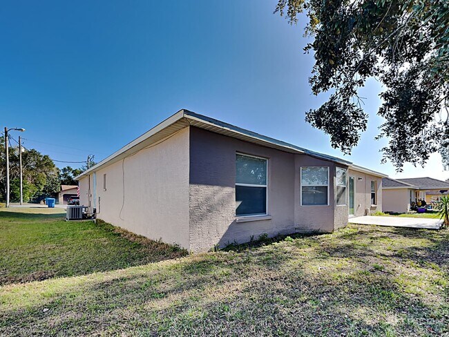 Building Photo - 4173 Oasis Avenue Spring Hill FL