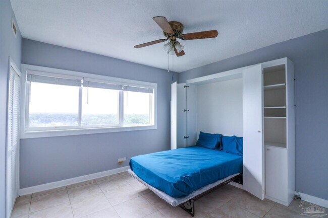 Building Photo - 825 Bayshore Dr