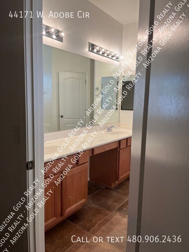 Building Photo - 44171 Adobe Cir