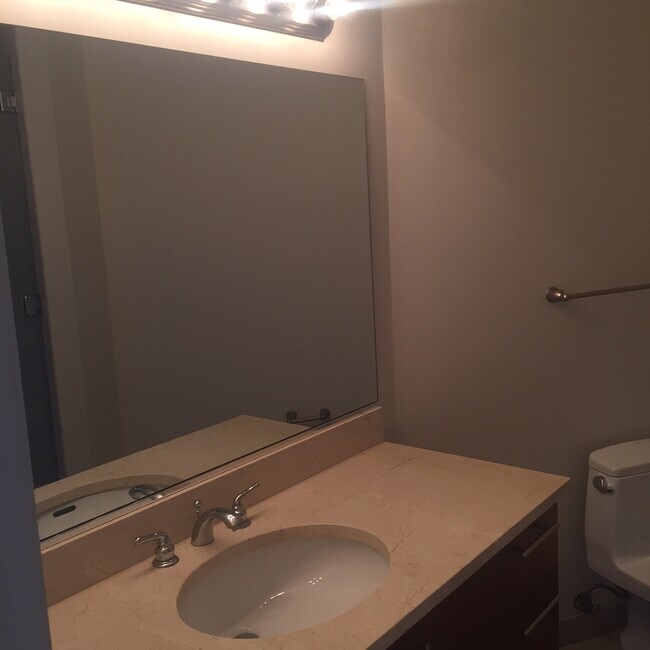 Building Photo - Highly Upgraded 2 BR Condo at Allure!