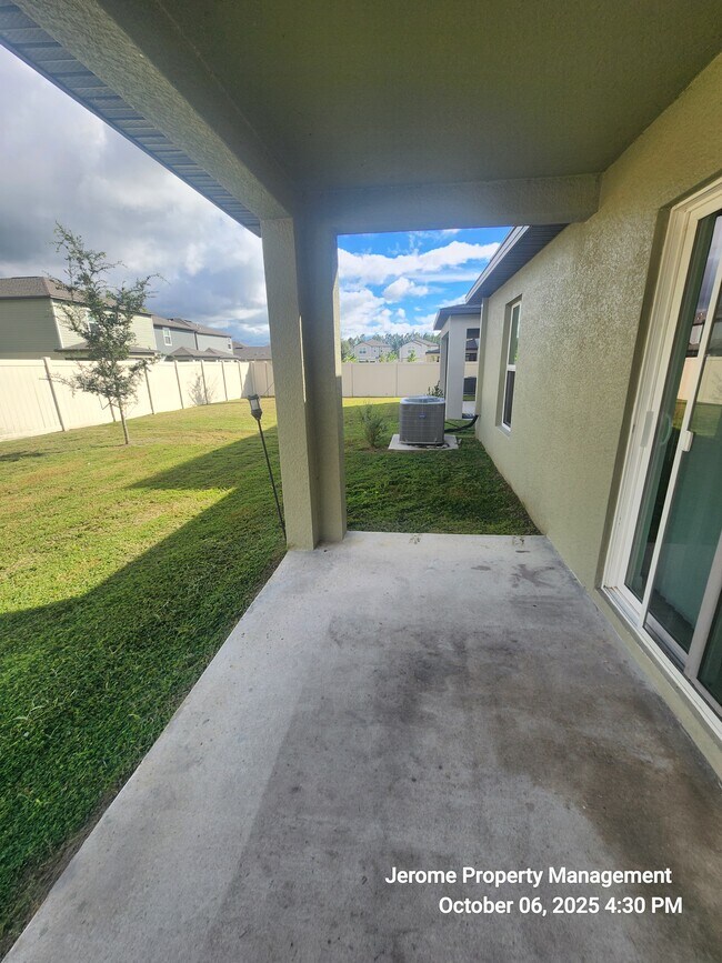 Building Photo - 35099 Ackley Trce