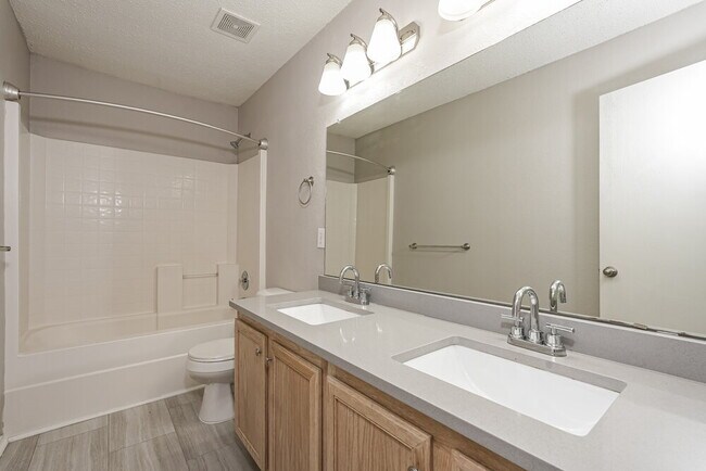 Building Photo - 532 Hertford St