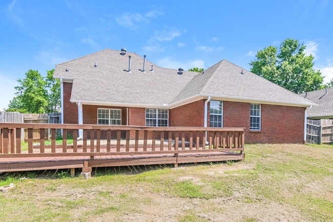 Building Photo - 1337 Pendulum Dr N