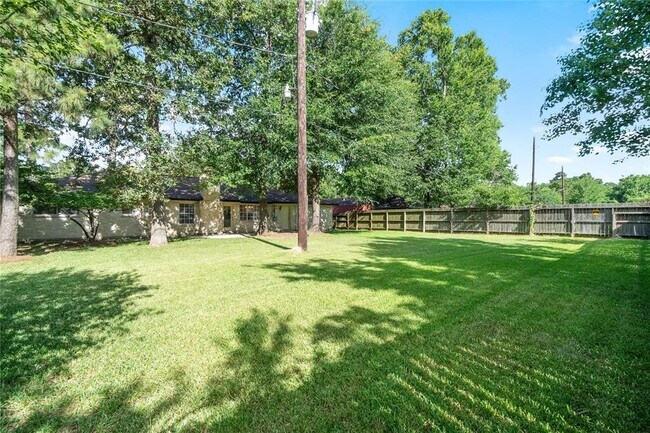 Building Photo - 25814 Leafywood Dr