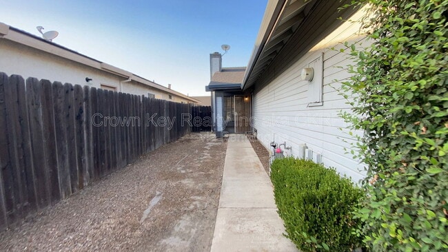 Building Photo - 435 Hawthorne Dr