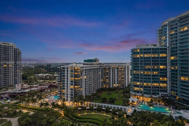 Building Photo - 10275 Collins Ave