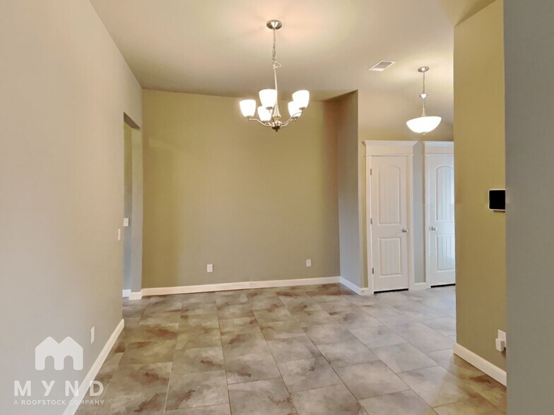 Building Photo - 1109 Merlin Dr