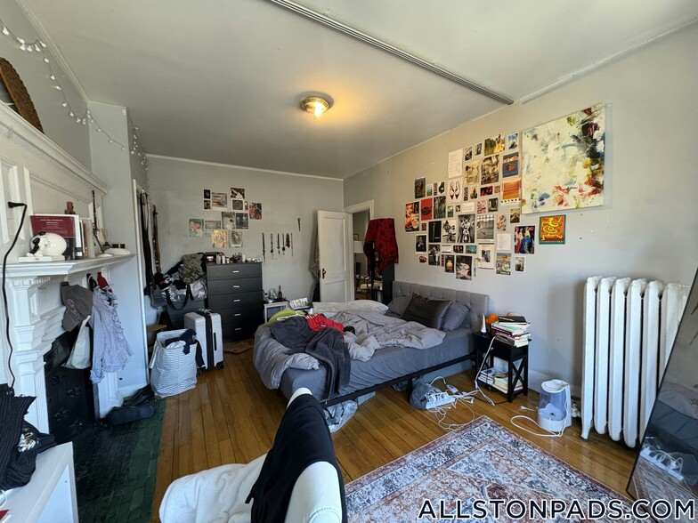 Building Photo - 18 Glenville Ave