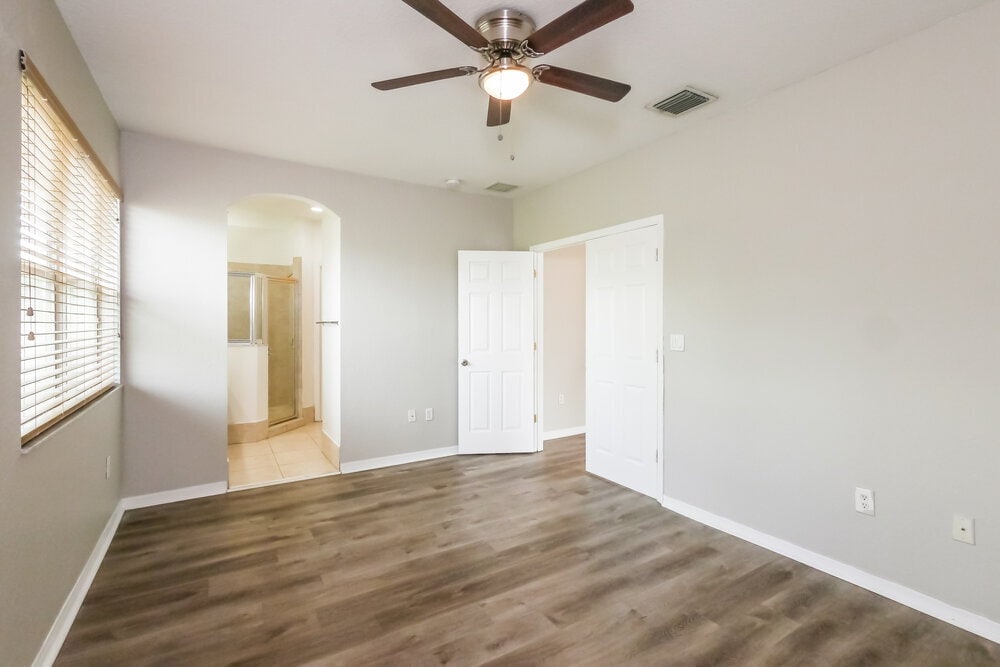 Building Photo - 2025 SE 14 St